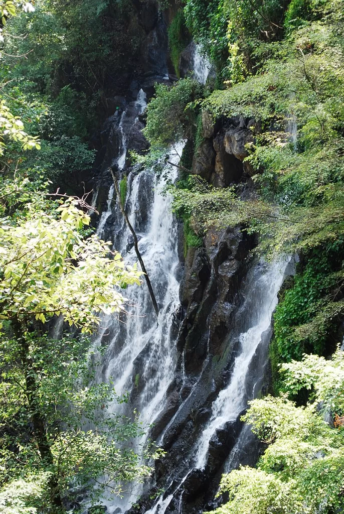 things to do in valle de bravo waterfall