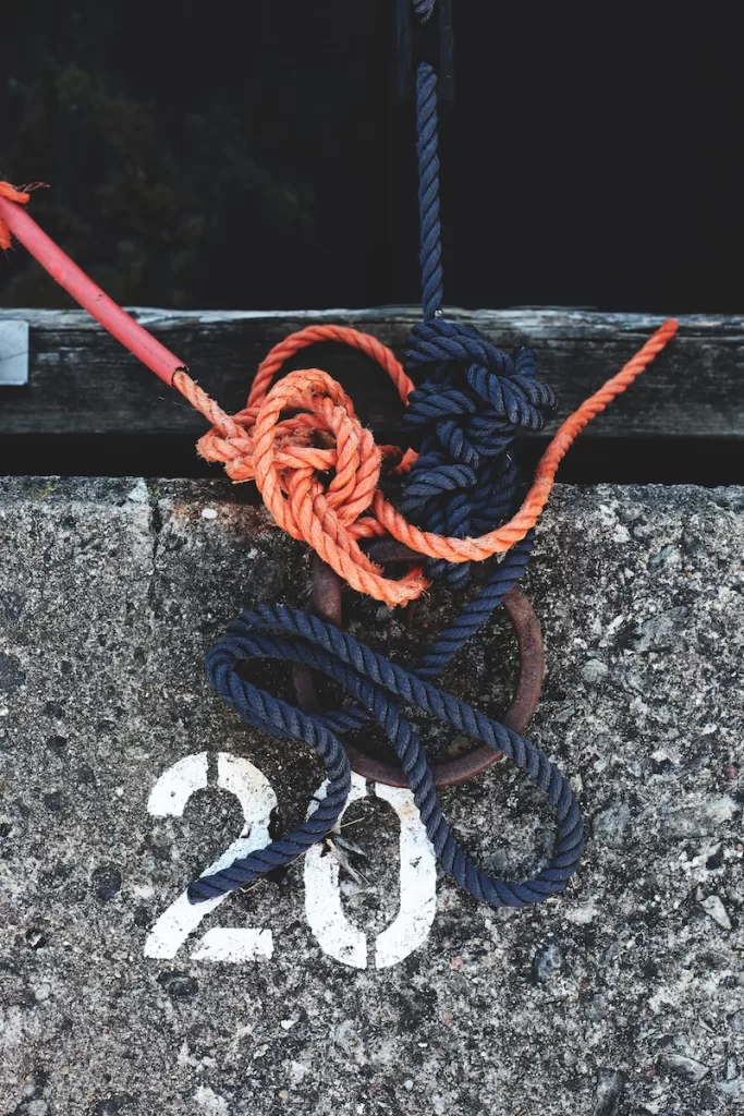 blue and orange ropes How to Say 20 in Spanish