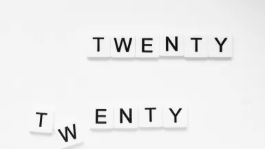 white and black twenty dices how to say 20 in spanish