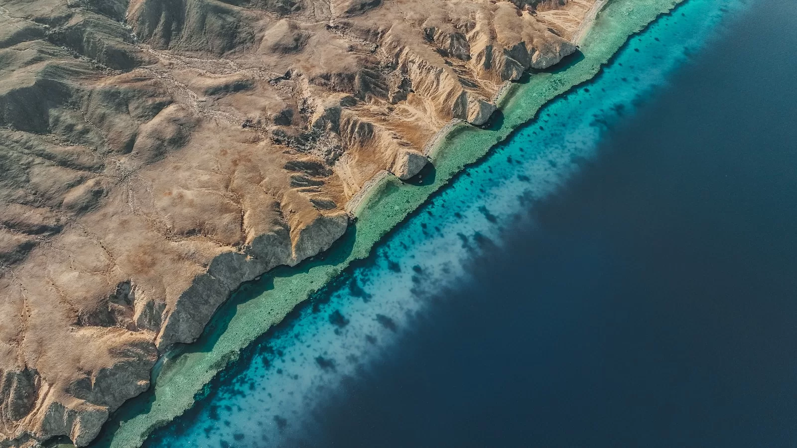 a large body of water surrounded by mountains in Playa Punta Esmeralda