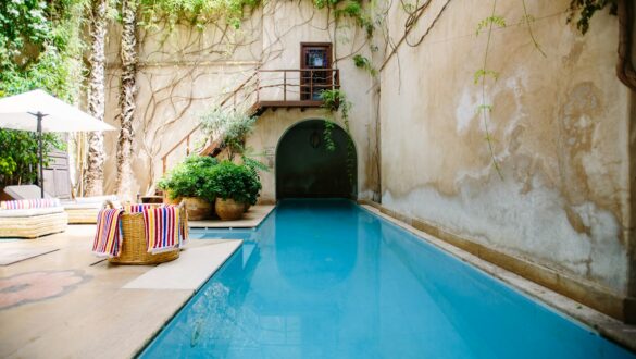 swimming pool photo during daytime Hotel Morelos Guadalajara