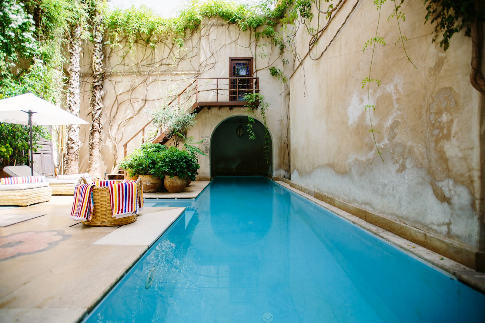 swimming pool photo during daytime Hotel Morelos Guadalajara